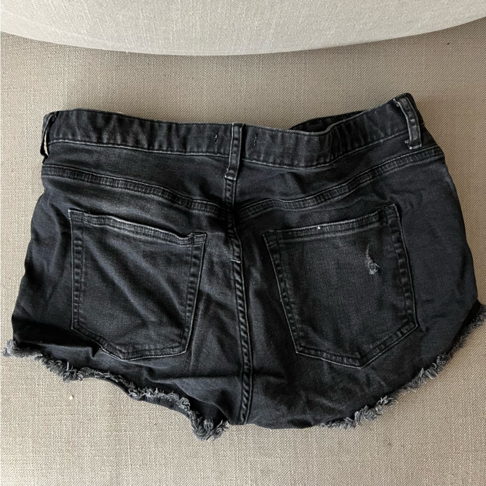H&M Shorts - Picture 3 of 3